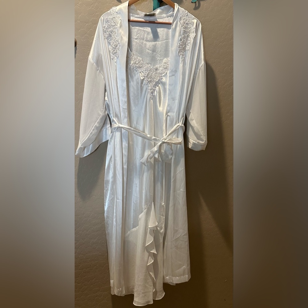 Vintage Alexandra Nicole Lace Embroidered beaded lingerie nightgown w/ robe